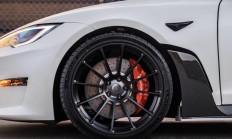 马斯克明确拒绝设立特斯拉高性能子品牌，专注自动驾驶研发