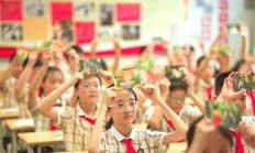 笔墨印记载期许 奋进逐梦新学年