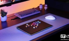 海盗船发布无摇杆格斗游戏手台Novablade Pro，支持三模连接