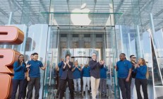 库克刚刚年满 65 岁，谁将接棒苹果 CEO 之位引猜测